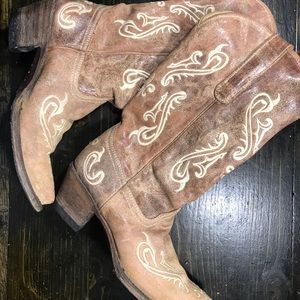 Corral Cowboy Boots 8.5 fits like a 7.5 Snip Toe